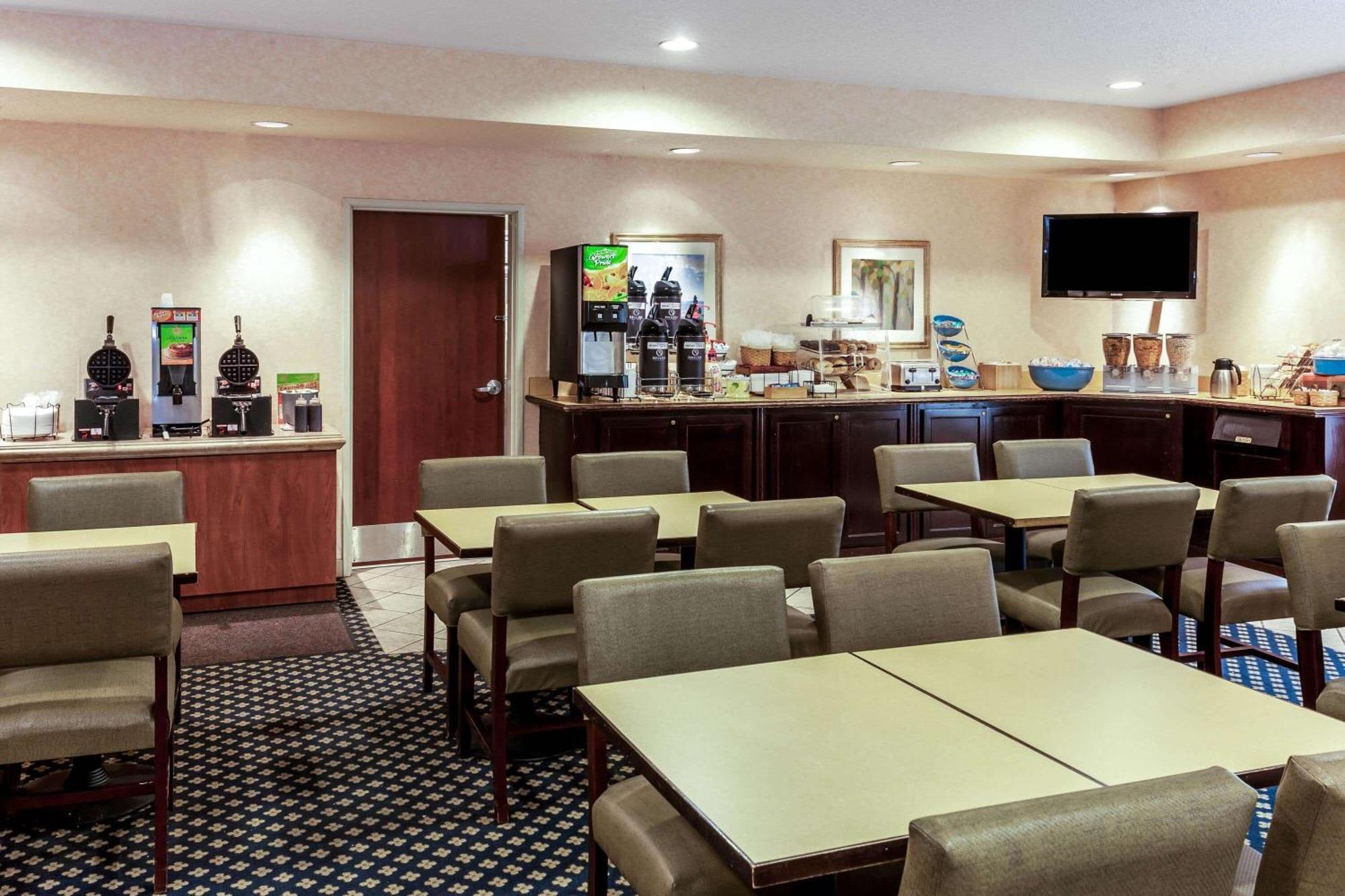 La Quinta By Wyndham Milwaukee Sw New Berlin Exterior foto